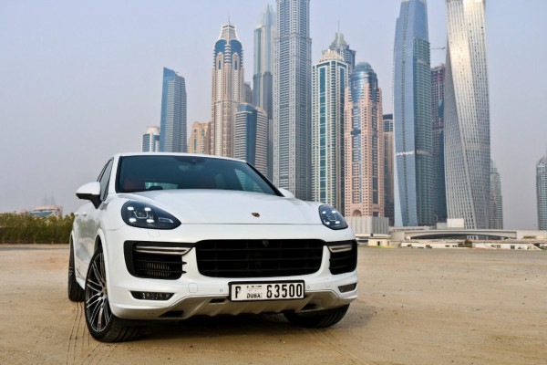 أبيض Porsche Cayenne GTS, 2016 للإيجار في دبي 0
