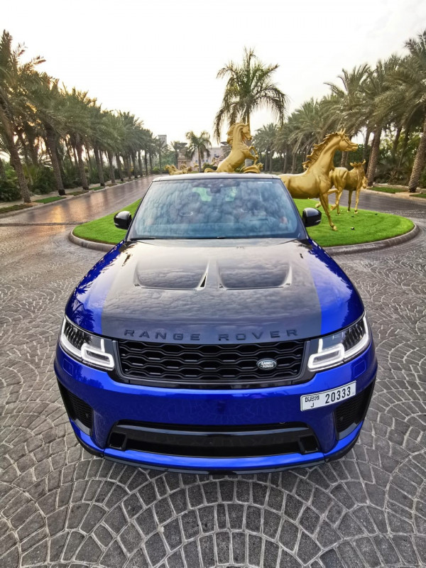 蓝色 Range Rover Sport SVR, 2019 迪拜汽车租凭 4