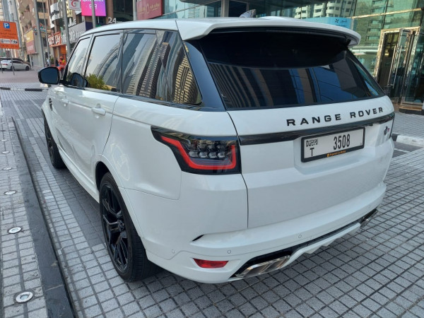أبيض Range Rover Sport- SVR, 2021 للإيجار في دبي 2