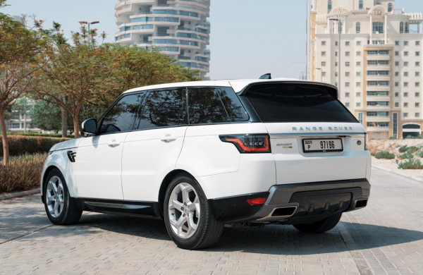 أبيض Range Rover Sport, 2019 للإيجار في دبي 0