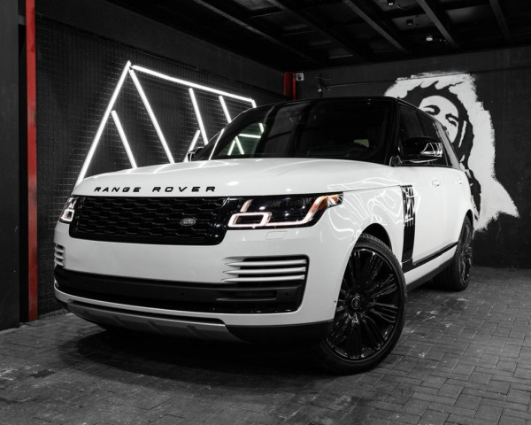 أبيض Range Rover Vogue Autobiography, 2020 للإيجار في دبي 0