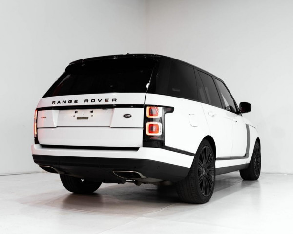 أبيض Range Rover Vogue Autobiography, 2020 للإيجار في دبي 1