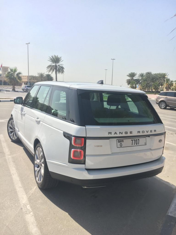 白色 Range Rover Vogue, 2019 迪拜汽车租凭 0