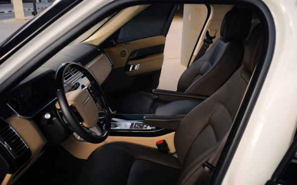 أبيض Range Rover Vogue, 2020 للإيجار في دبي 4