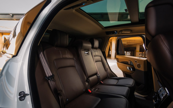 White Range Rover Vogue, 2020 for rent in Dubai 5
