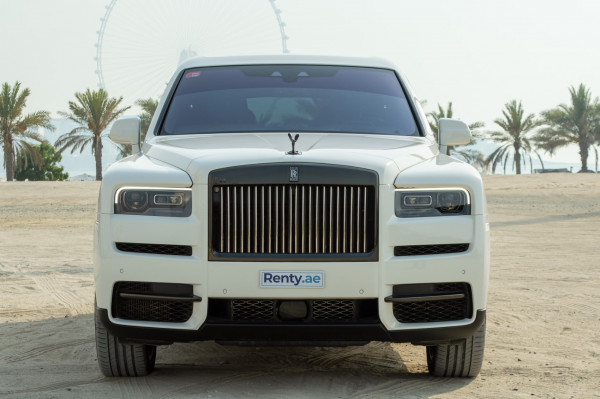 Weiß Rolls Royce Cullinan Black Badge, 2021 für Miete in Dubai 0