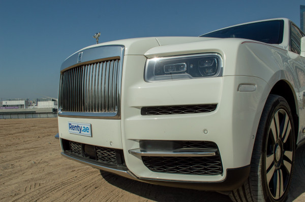 أبيض Rolls Royce Cullinan, 2020 للإيجار في دبي 6