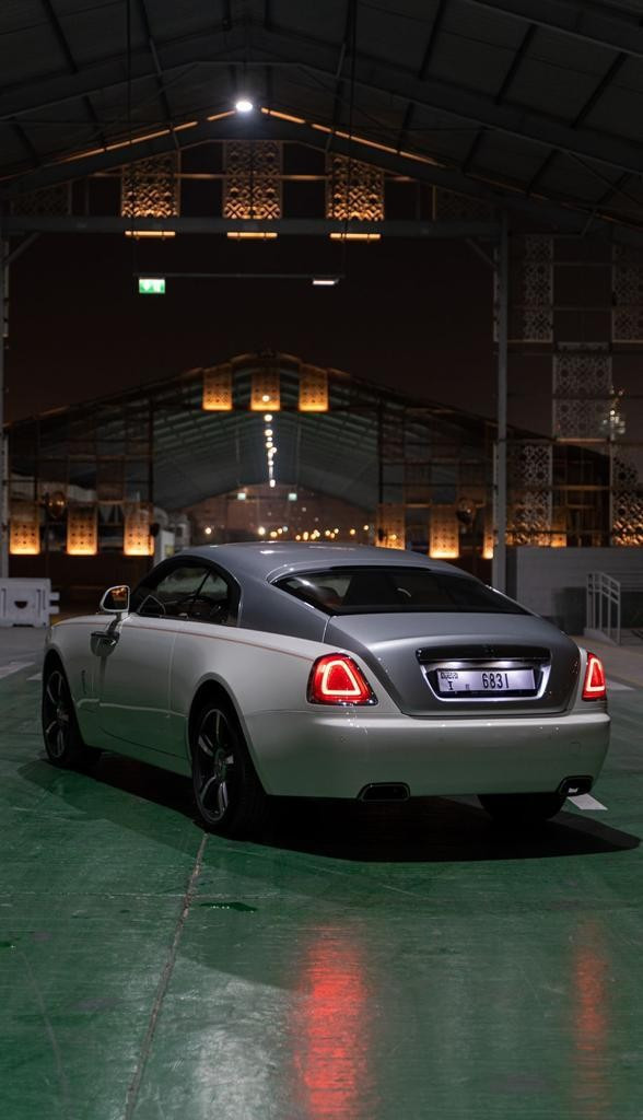 أبيض Rolls Royce Wraith, 2018 للإيجار في دبي 1