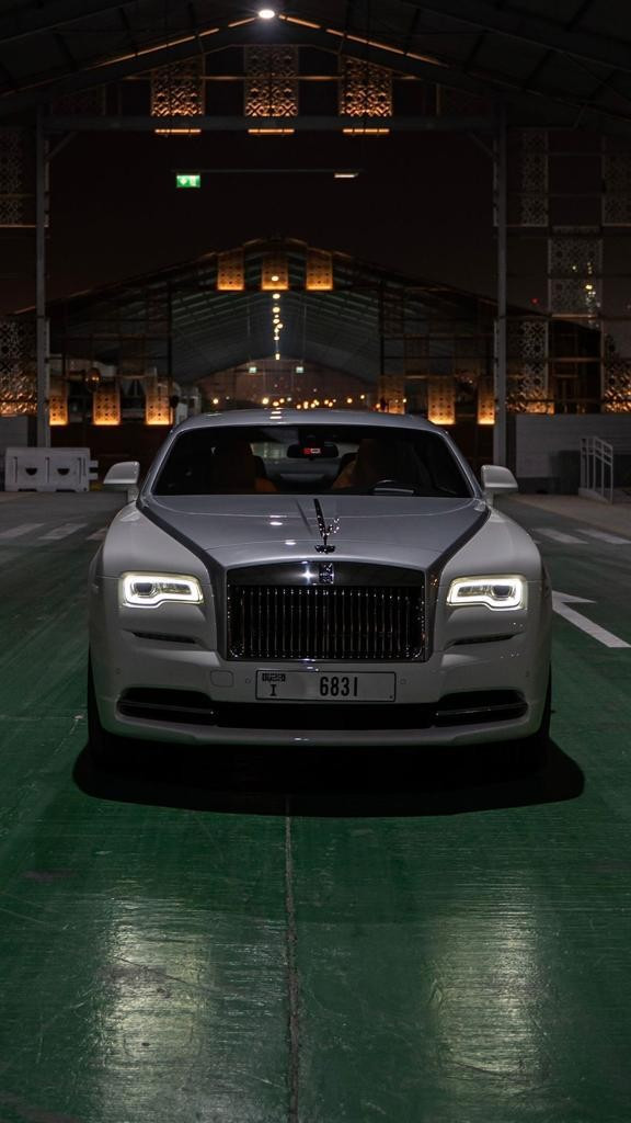 أبيض Rolls Royce Wraith, 2018 للإيجار في دبي 2