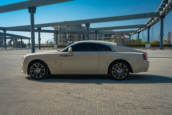 أبيض Rolls Royce Wraith, 2019 للإيجار في دبي 1