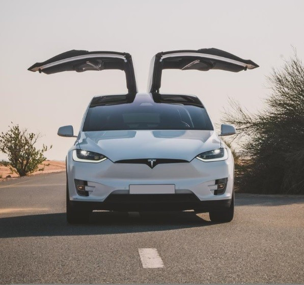 أبيض Tesla Model X, 2018 للإيجار في دبي 1