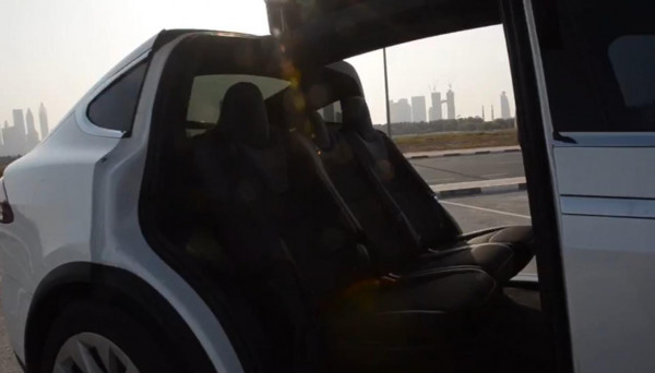 أبيض Tesla Model X, 2018 للإيجار في دبي 2