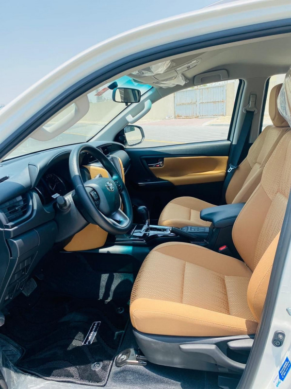 أبيض Toyota Fortuner, 2021 للإيجار في دبي 9