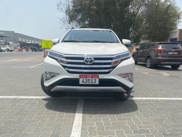 白色 Toyota Rush, 2021 迪拜汽车租凭 1