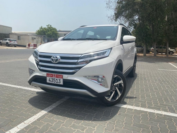 白色 Toyota Rush, 2021 迪拜汽车租凭 3