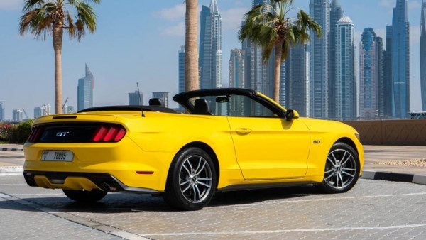 黄色 Ford Mustang GT convert., 2017 迪拜汽车租凭 2