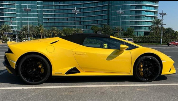 الأصفر Lamborghini Evo Spyder, 2022 للإيجار في دبي 1
