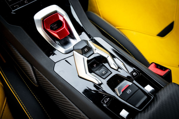 Yellow Lamborghini Evo Spyder, 2021 for rent in Dubai 6