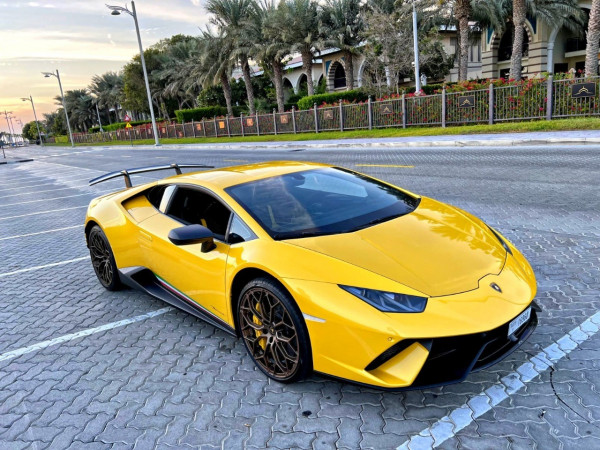 الأصفر Lamborghini Huracan Performante, 2018 للإيجار في دبي 2