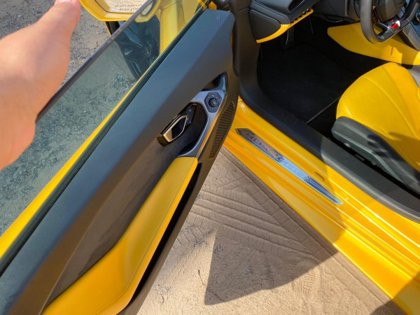الأصفر Lamborghini Huracan, 2019 للإيجار في دبي 3