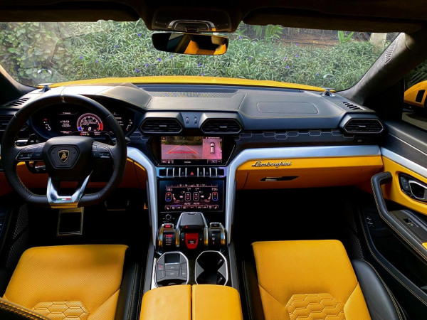 الأصفر Lamborghini Urus, 2019 للإيجار في دبي 5