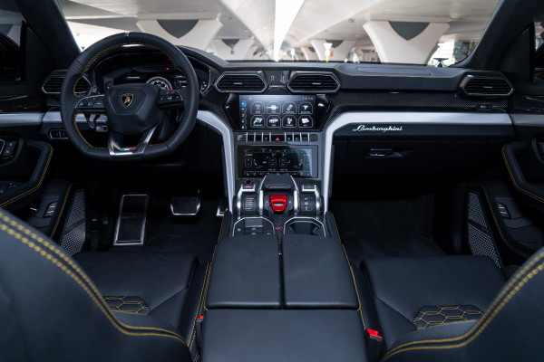 الأصفر Lamborghini Urus, 2020 للإيجار في دبي 2