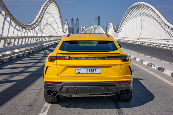الأصفر Lamborghini Urus, 2021 للإيجار في دبي 1