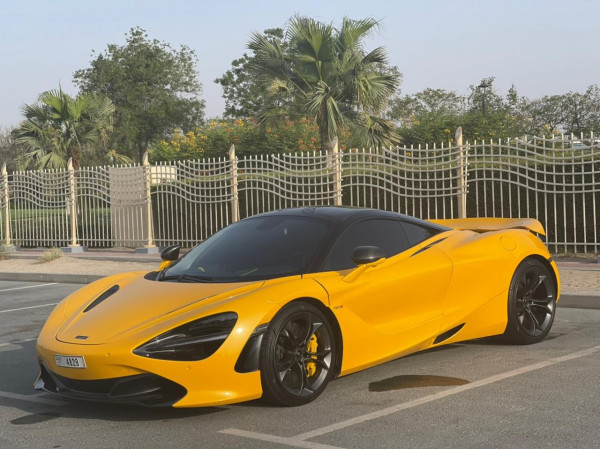 الأصفر McLaren 720 S, 2021 للإيجار في دبي 4
