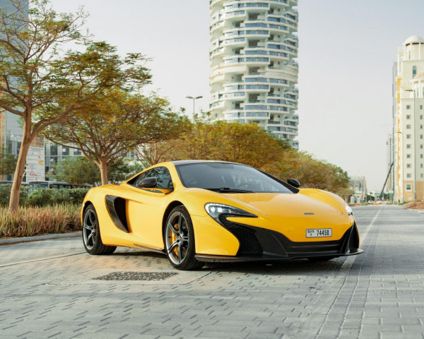 الأصفر McLaren 650S, 2016 للإيجار في دبي 0