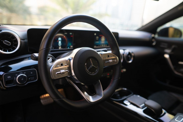Gelb Mercedes CLA 250, 2020 für Miete in Dubai 2