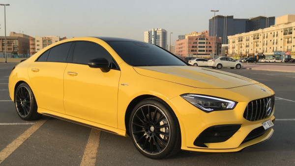 الأصفر Mercedes CLA 35AMG, 2021 للإيجار في دبي 3
