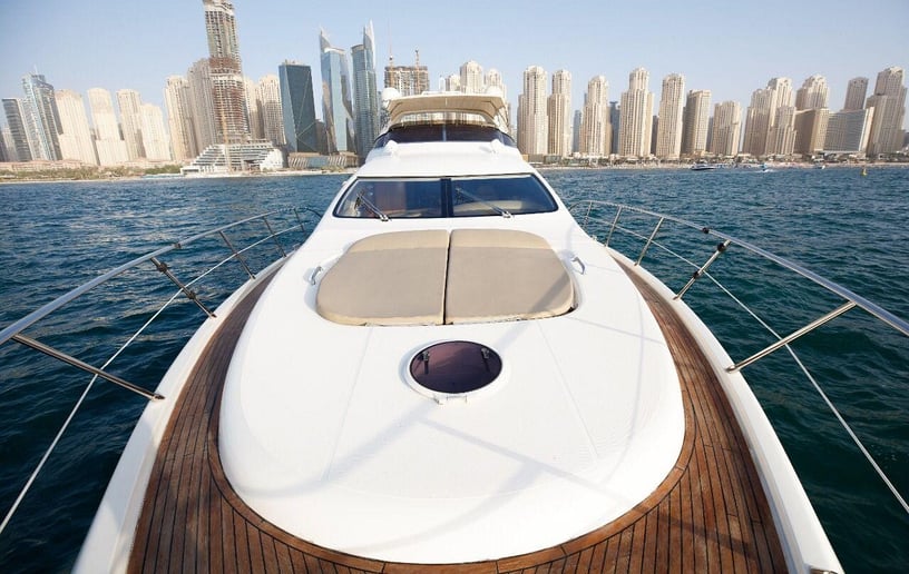 Motorboot Azimut Alise 68 ft in Dubai Harbour te huur in Dubai 3