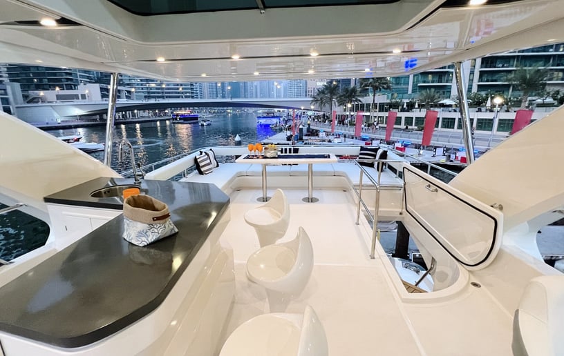 Motorboot Aquitalia X32 75 ft in Dubai Marina te huur in Dubai