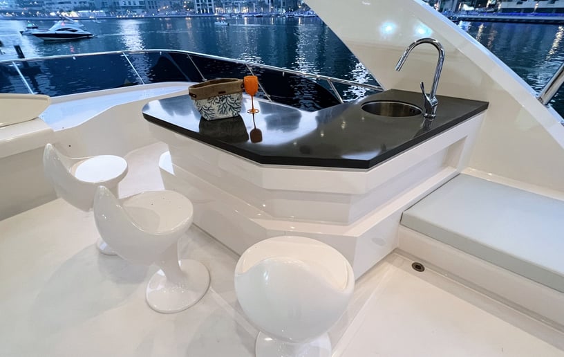 Motorboot Aquitalia X32 75 ft in Dubai Marina te huur in Dubai