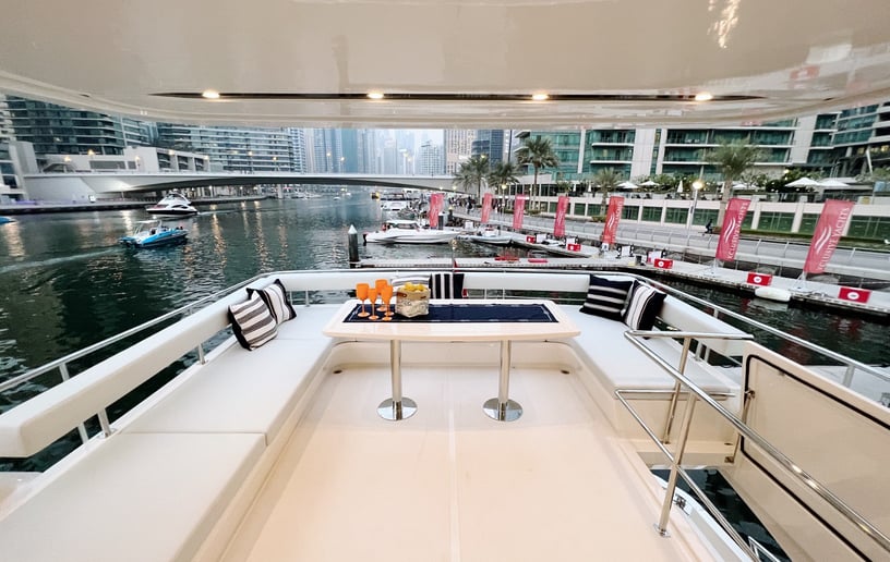 Aquitalia X32 75 Fuß Motorboot in Dubai Marina  zur Miete in Dubai