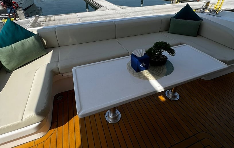 Motorboot Sky Walker Aura 62 ft in Dubai Harbour te huur in Dubai