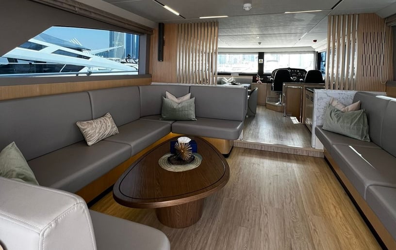 Motorboot Sky Walker Aura 62 ft in Dubai Harbour te huur in Dubai