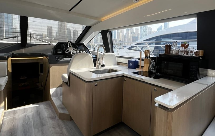 Motorboot Sky Walker Ava 52 ft in Dubai Harbour te huur in Dubai