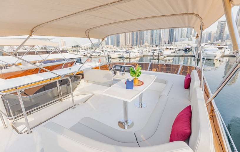 Motorboot Sky Walker Ava 52 ft in Dubai Harbour te huur in Dubai