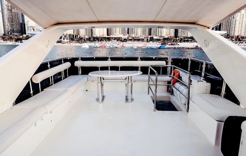 Motorboot Azimut 80 ft in Dubai Marina te huur in Dubai