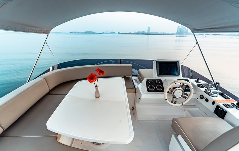 Motorboot Azimut Magellano 43 ft in Dubai Marina te huur in Dubai