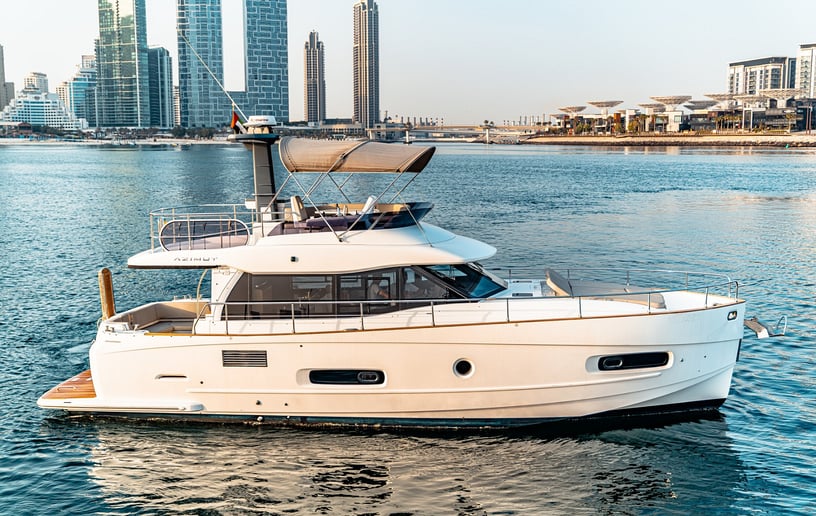 Motorboot Azimut Magellano 43 ft in Dubai Marina te huur in Dubai