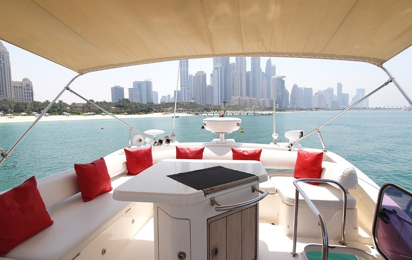 إيجار Azimut X7 48 قدم زورق قوي فيDubai Marina في دبي