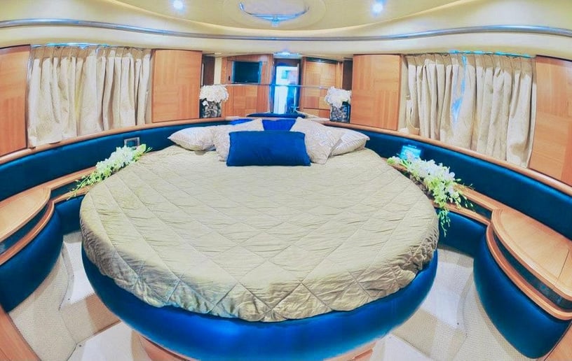 Motorboot Azimut 50 ft in Dubai Marina te huur in Dubai