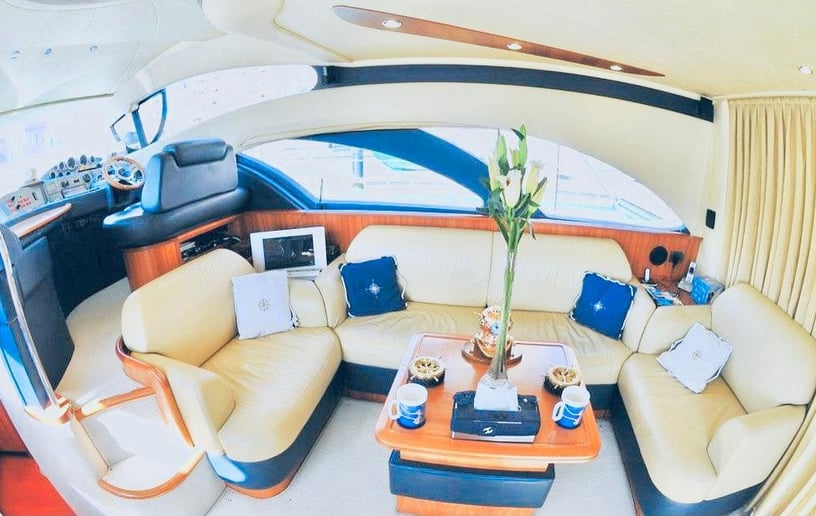 Motorboot Azimut 50 ft in Dubai Marina te huur in Dubai