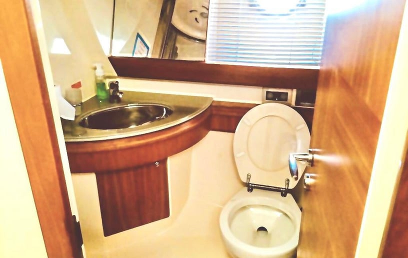 Motorboot Azimut 50 ft in Dubai Marina te huur in Dubai