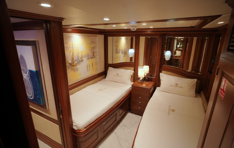 Motorboot Benetti 110 ft in Dubai Harbour te huur in Dubai