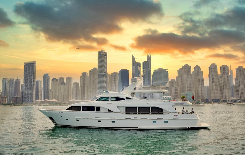 إيجار Benetti 110 قدم زورق قوي فيDubai Harbour في دبي