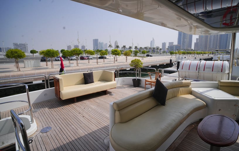 Motorboot Benetti 110 ft in Dubai Harbour te huur in Dubai