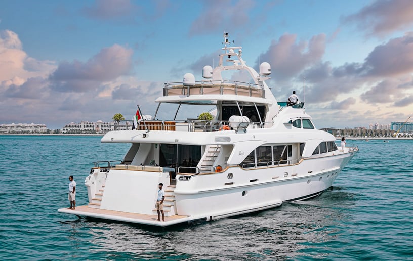 Motorboot Benetti 110 ft in Dubai Harbour te huur in Dubai